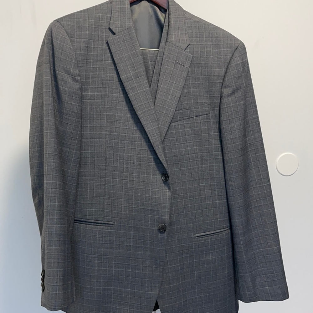 Three piece Tommy Hilfiger. Grey. Good condition